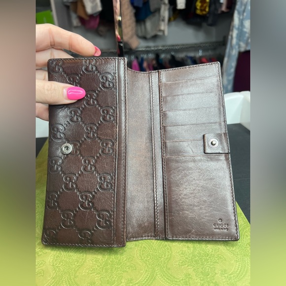 Authentic GUCCI wallet - Picture 9 of 11